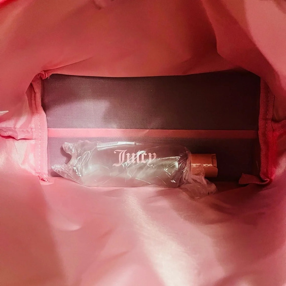 Juicy Couture Pink Velour Travel Cosmetic Bag Heart Embossed NWT - Picture 3 of 3